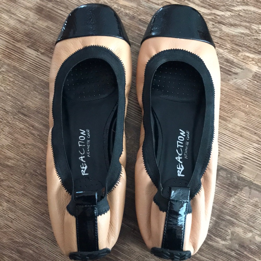 Black and Tan scrunch flats